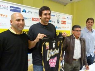 Presentaci�n oficial de Gabriel Mikulas en Libertad