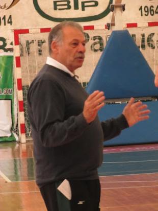 Alejandro Lotterio contin�a en Barrio Parque