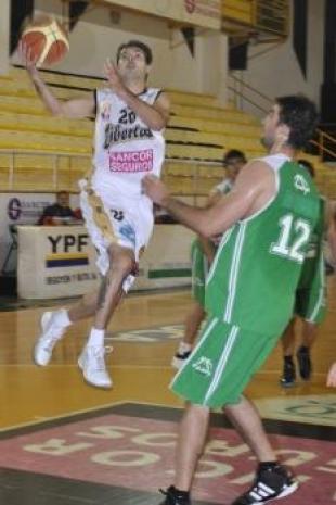 Con Ricky S�nchez, Libertad le gan� a Uni�n