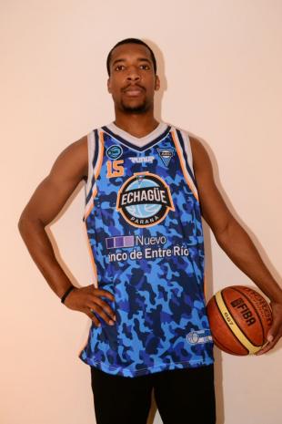 Echag�e se queda sin for�neo