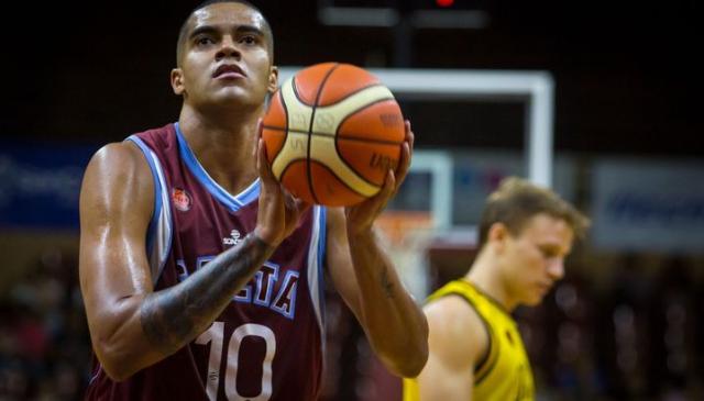 Espinoza: �Tratar� de acoplarme r�pido porque soy yo el nuevo del equipo�