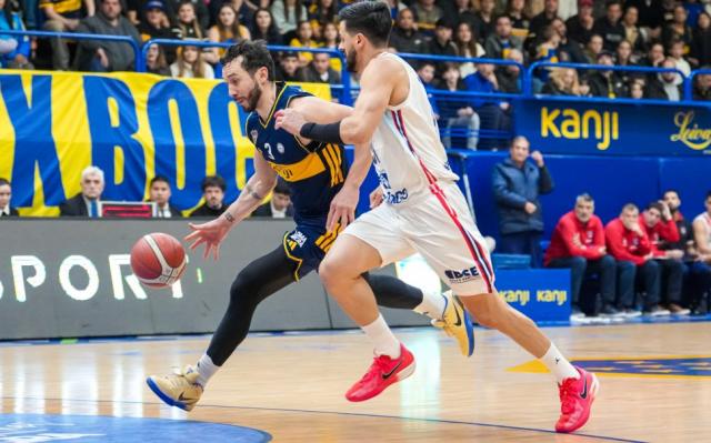 Boca dio el golpe para seguir vivo
