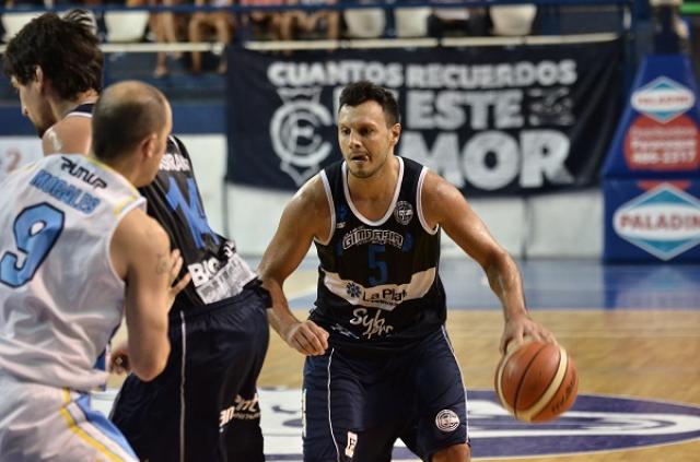 Hind� atendi� a domicilio y acort� distancia ante Villa Angela