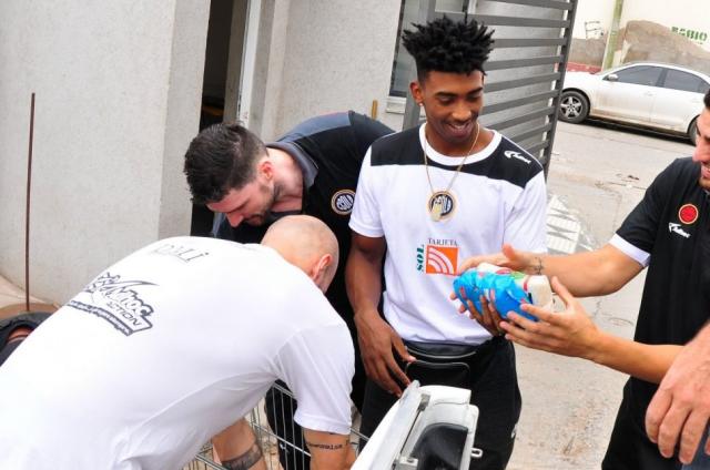 Ol�mpico contin�a con sus acciones solidarias