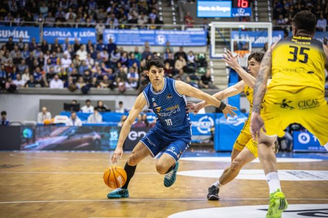 ACB: Burgos con un triunfazo, Barca se qued� con el duelo argentino