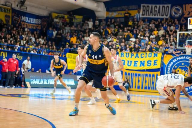 Boca dio el golpe para seguir vivo