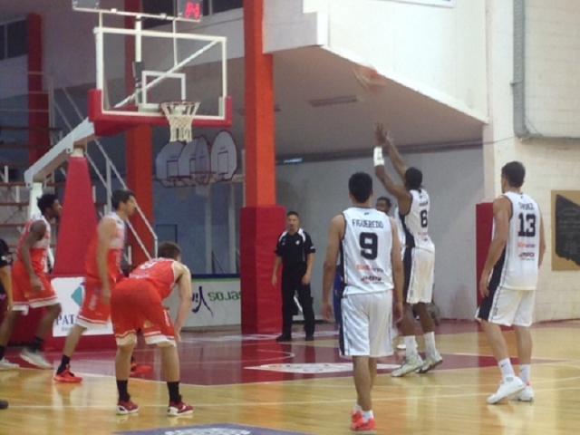 Estudiantes venci� a Hurac�n y lidera en la Sur