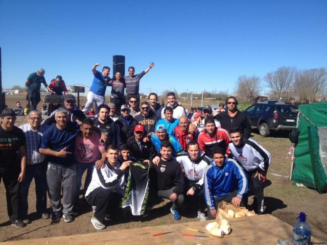 Ciclista festej� el d�a del ni�o visitando un comedor