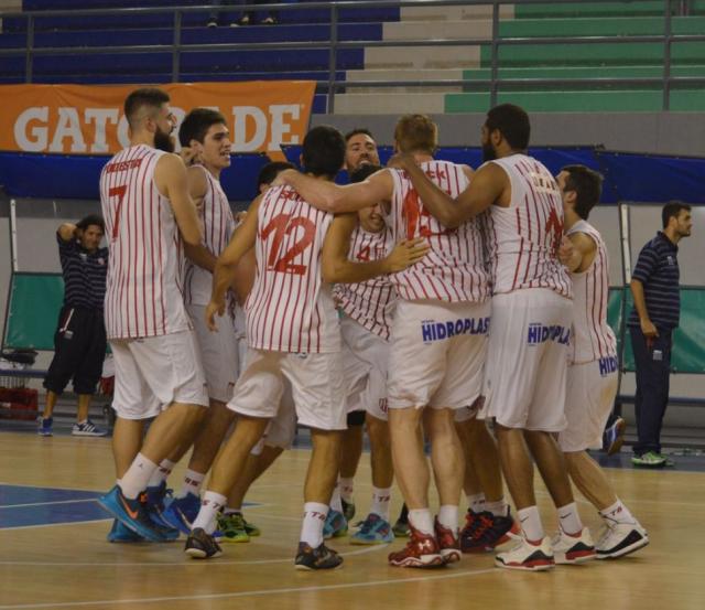 Comunicaciones y Uni�n pasaron la escoba